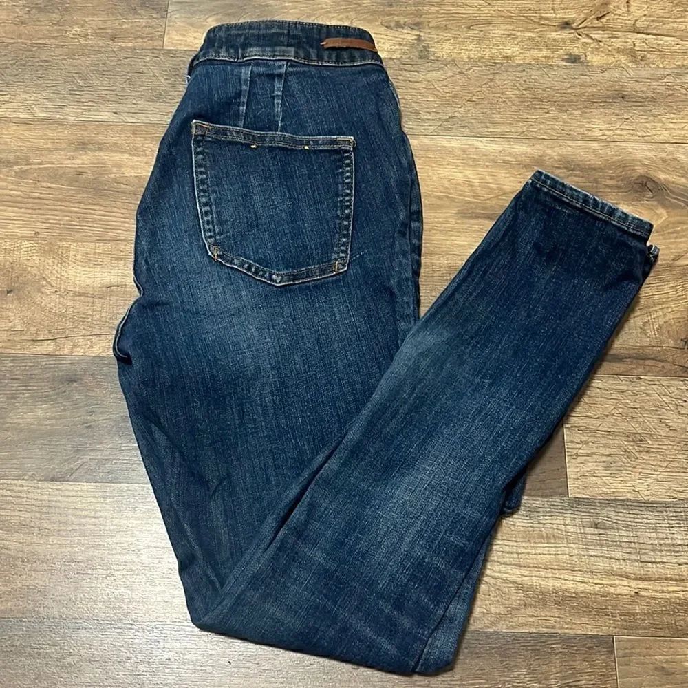 Pilcro and the Letterpress high rise skinny jeans. Size 27
